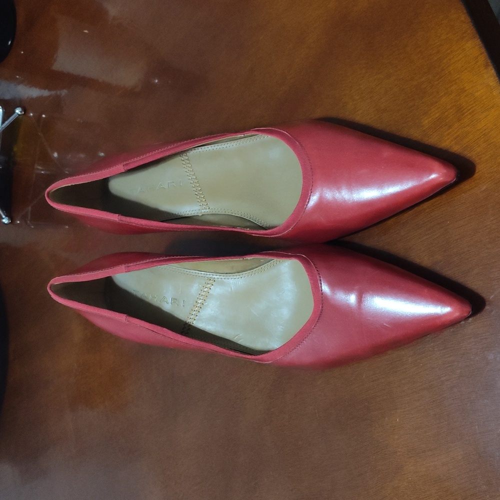 Tahari Red Pointed Updated Classic Pumps. Worn Once, Indoors. Size 8